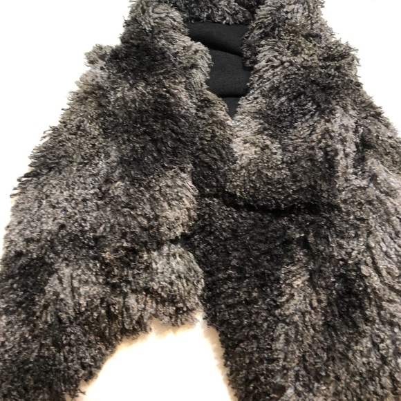 NWOT.  Fur vest - Picture 4 of 8